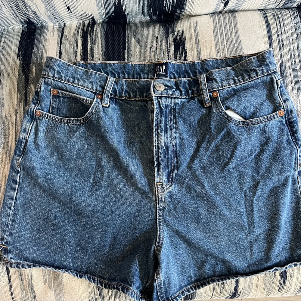 GAP MOM SHORTS